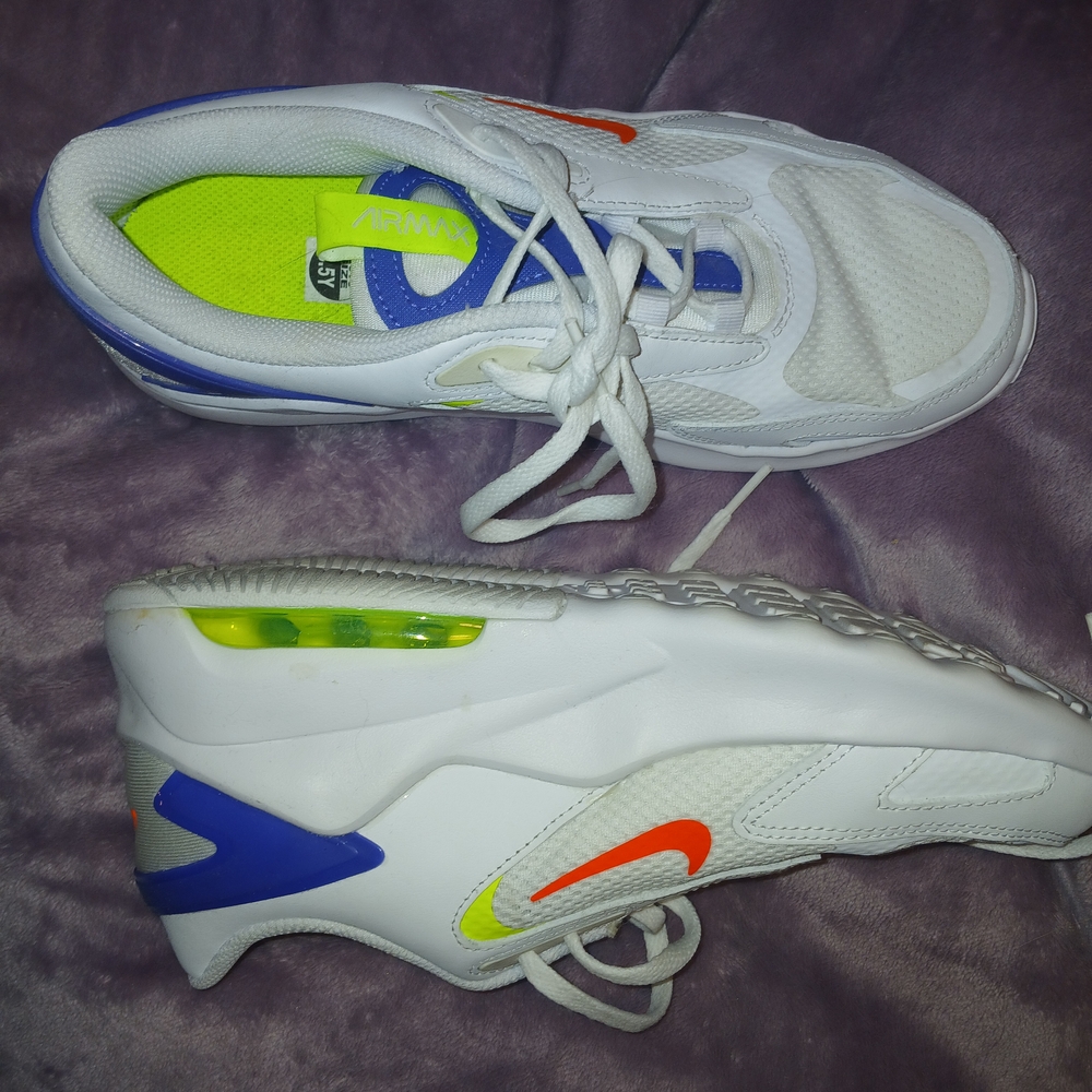 Nike White and Blue Sneakers with Air Cushioning